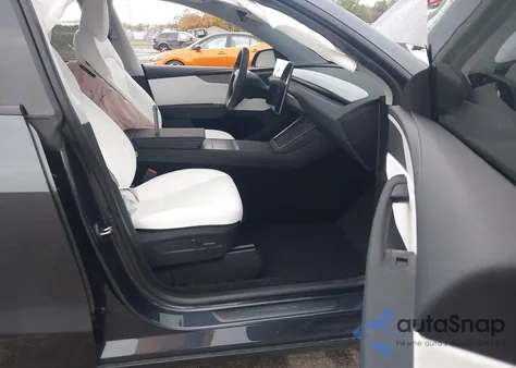 2026 Tesla Model Y Long Range Dual Motor All-Wheel Drive/Long Range Launch Series из США, поврежденный, VIN 7SAYGDEE5TA465020